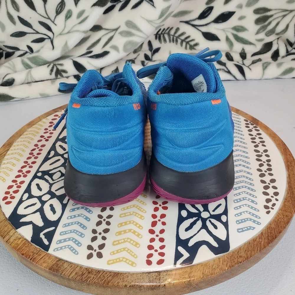 Boys Nike‎ Kyrie Irving basketball shoes Size 6Y